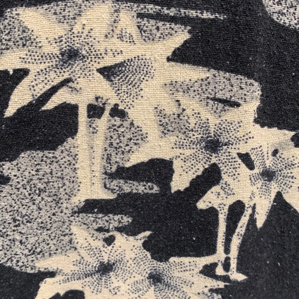 Washable Silk Men's Black and White Hawaiian Shirt - Picture 4 of 7